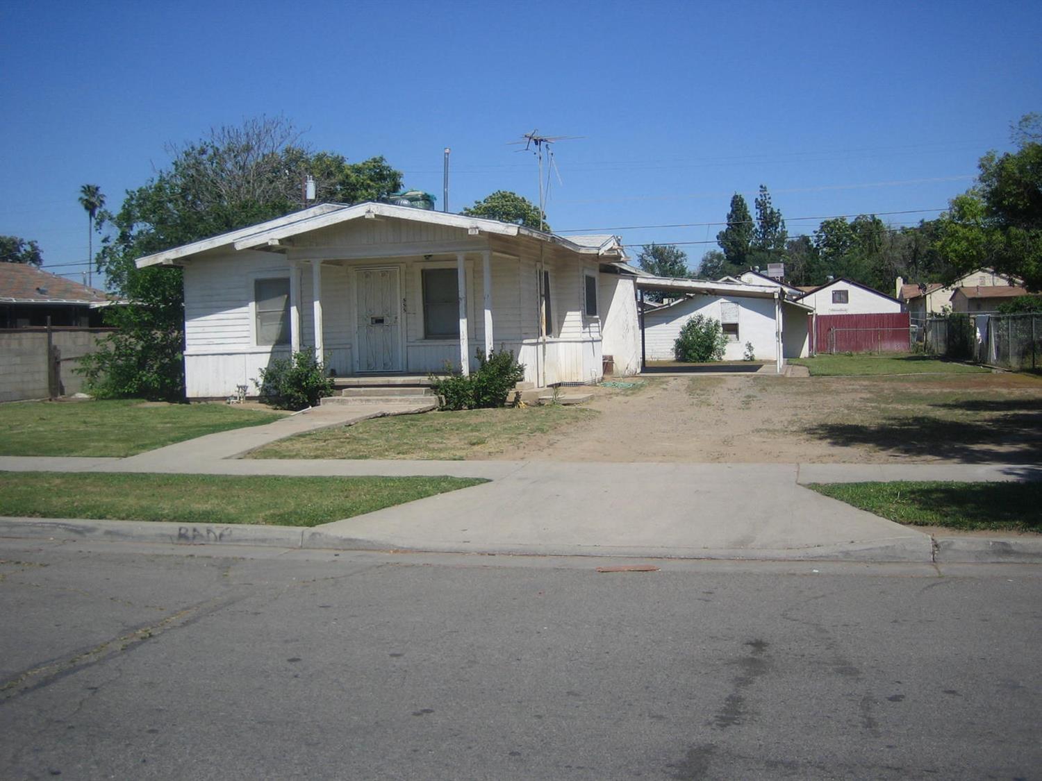 2450 S Woodrow Ave