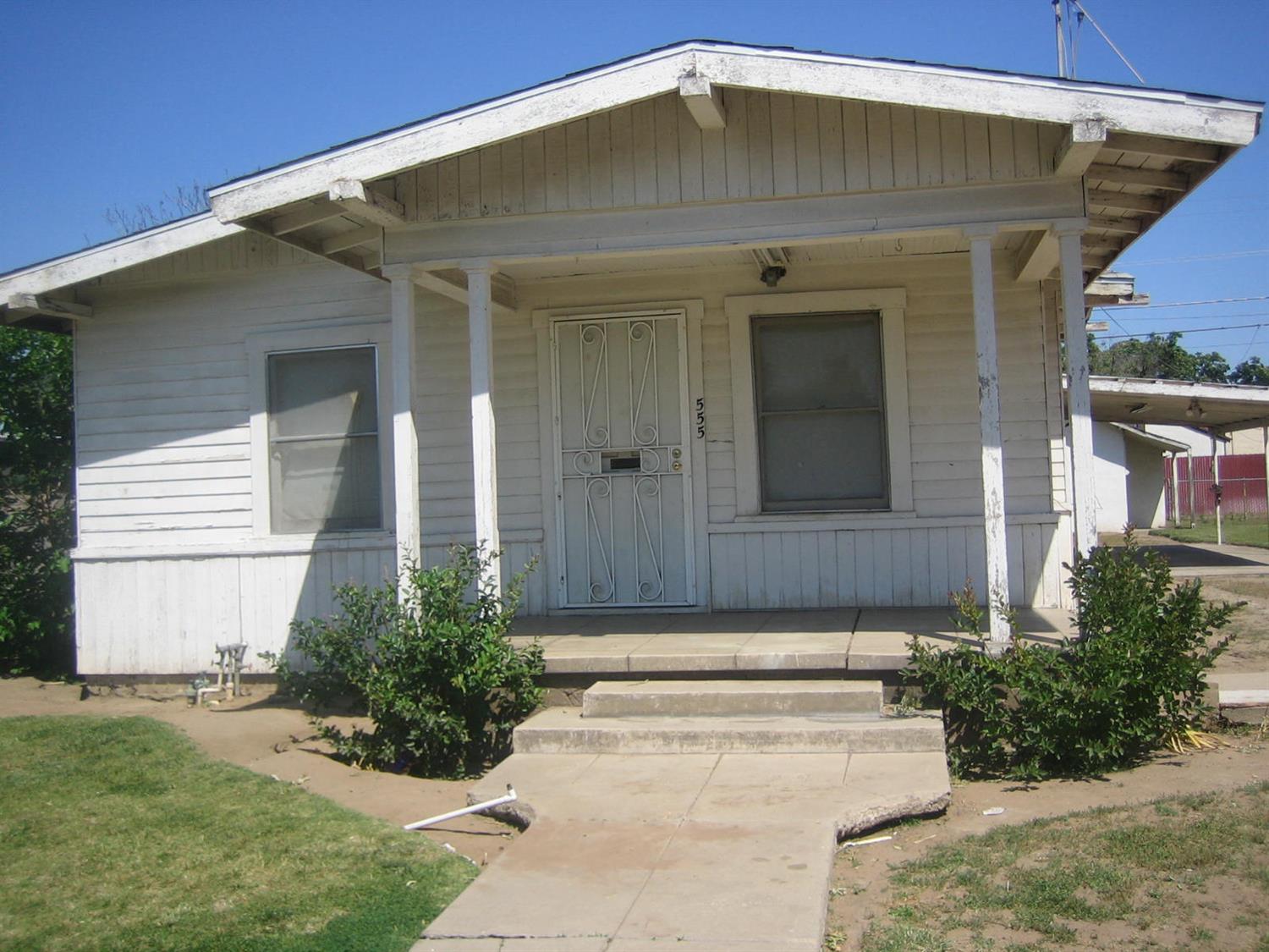 2450 S Woodrow Ave