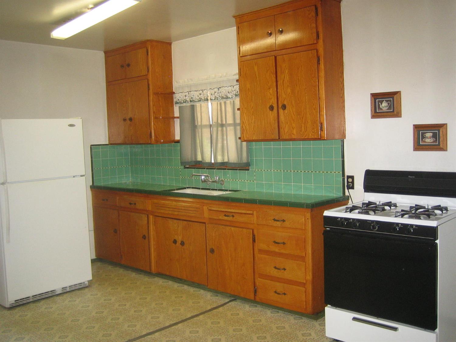 2450 S Woodrow Ave