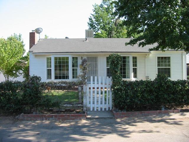 2441 E Pontiac Way