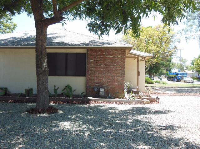 2441 E Pontiac Way