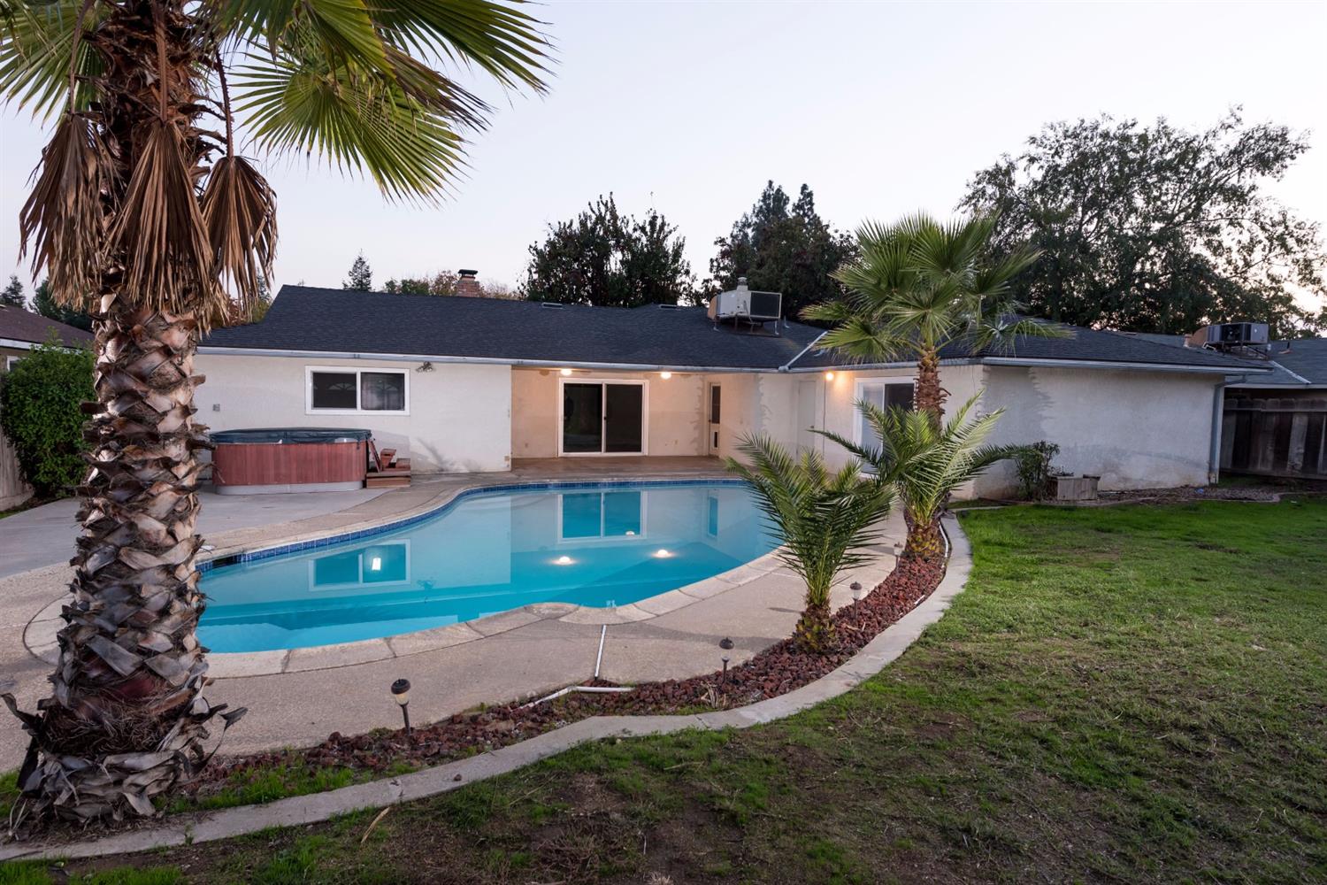 2316 E Los Altos Ave