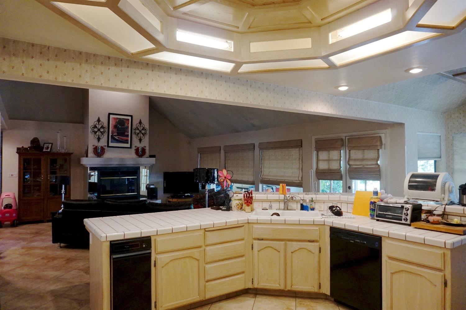 6634 N Dover Ct