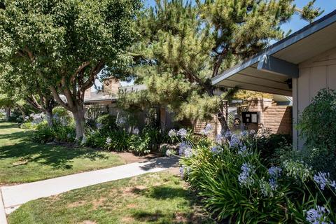 7166 N Fruit Ave #129