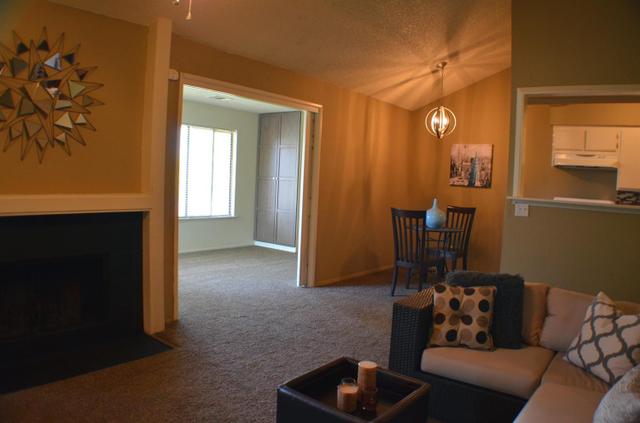 1550 W Ashlan Ave #140