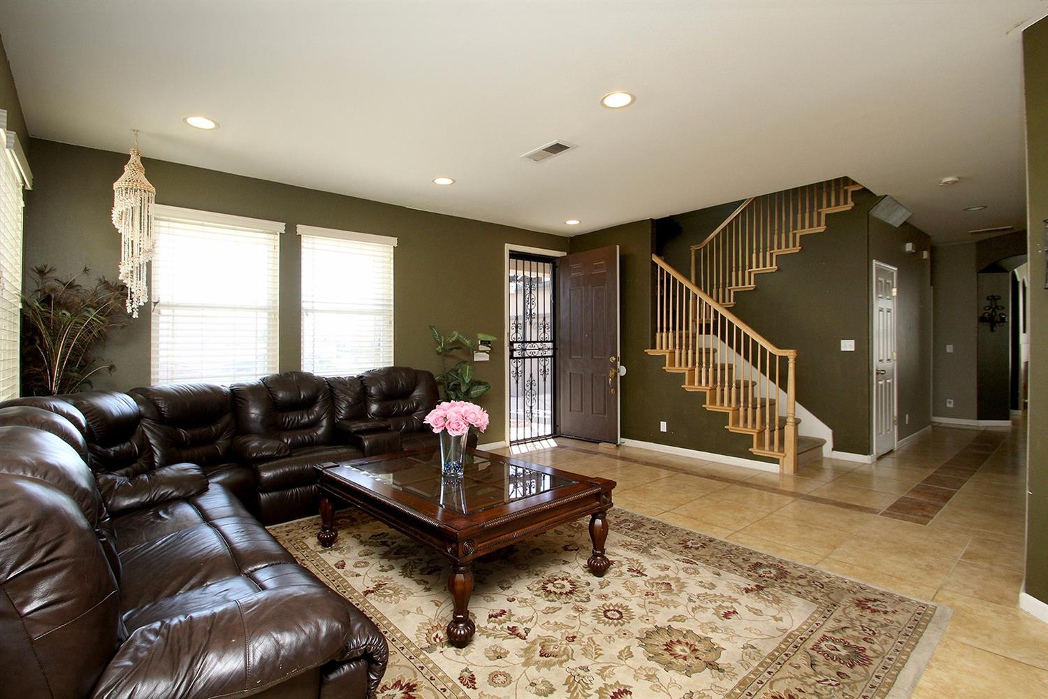 2372 N Sonora Ave