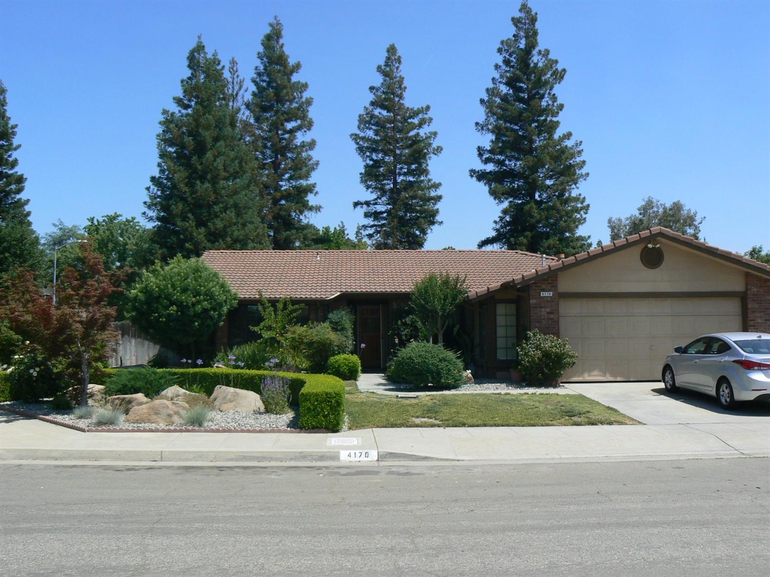 For Sale: 4170 W Wathen Ave Fresno, CA 93722