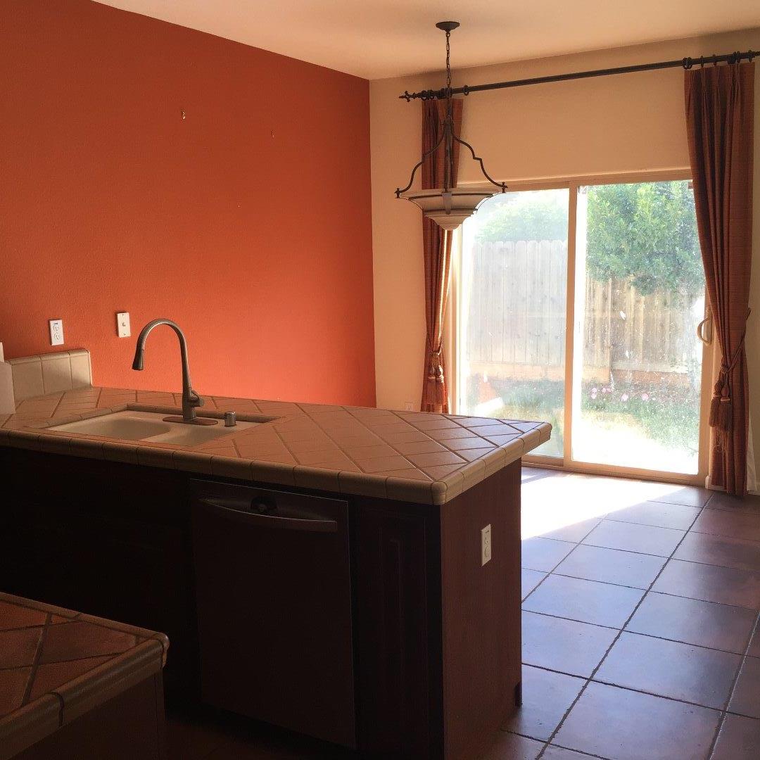 546 Granada Ct