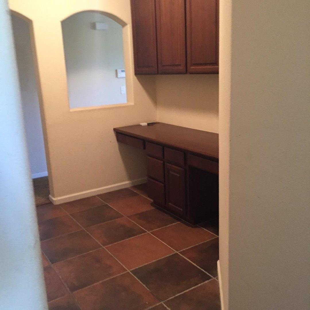 546 Granada Ct
