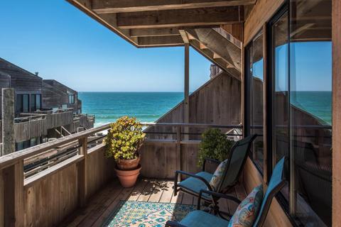 37 La Playa St