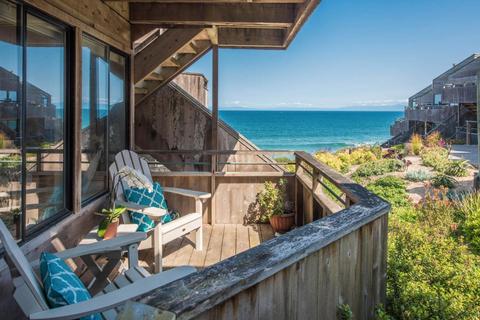 37 La Playa St