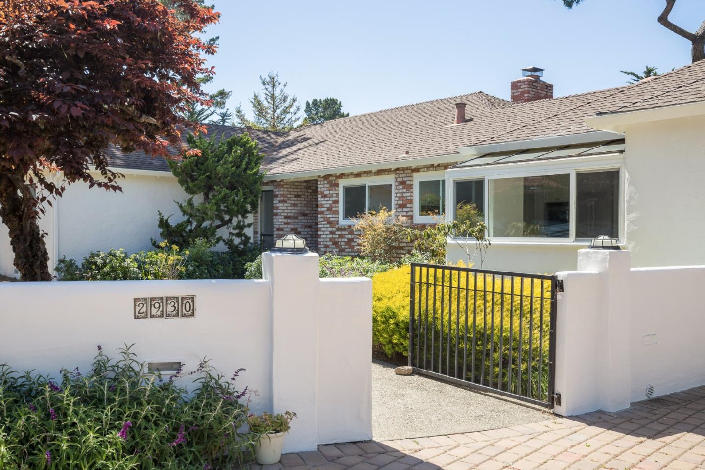 1039 Laurel Ln
