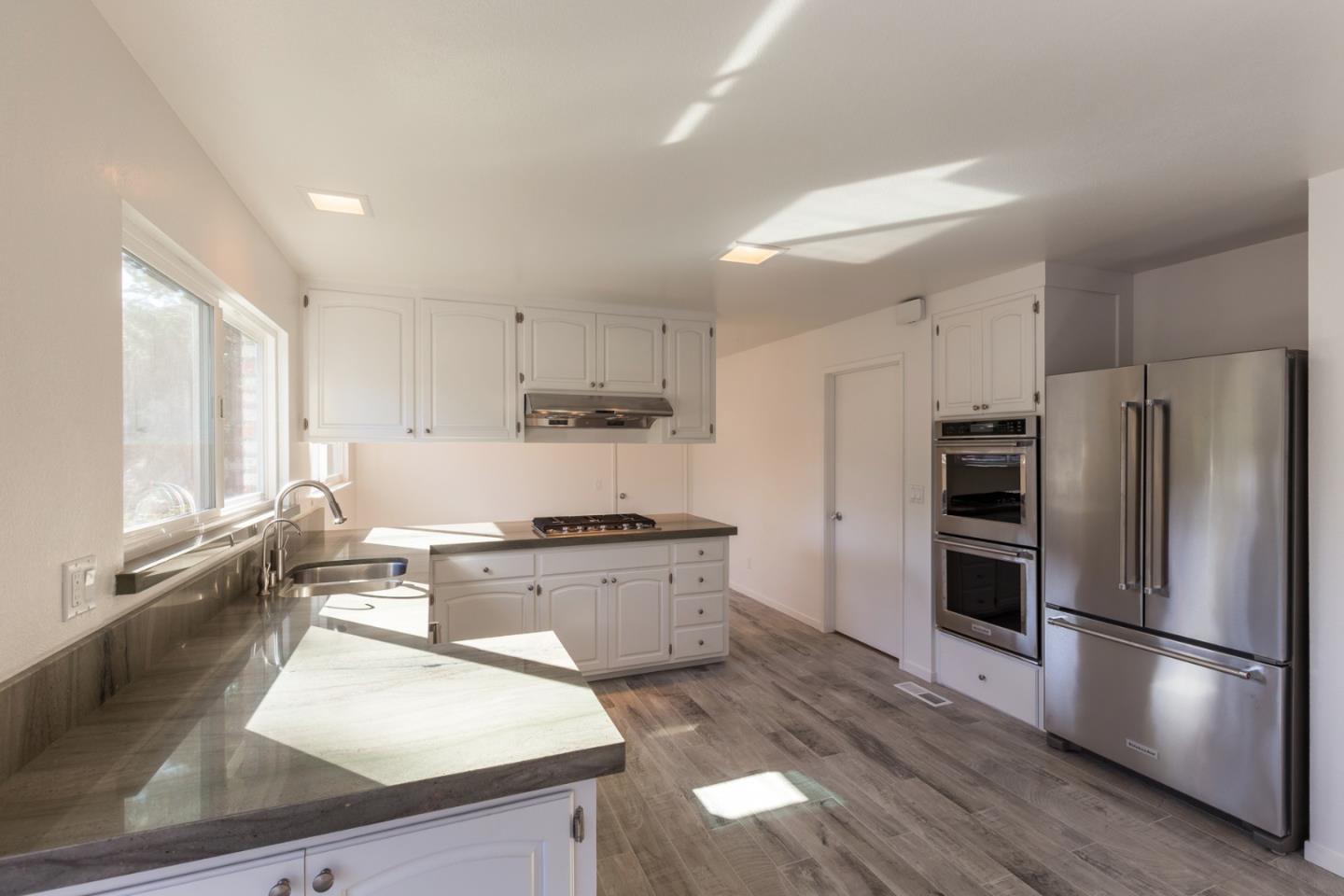 1039 Laurel Ln
