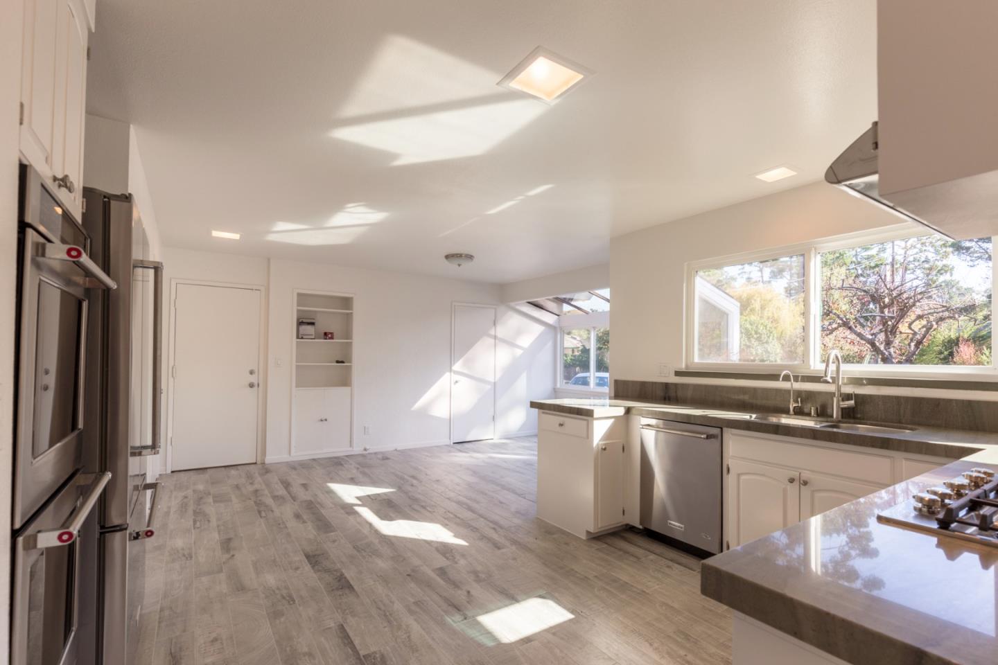 1039 Laurel Ln