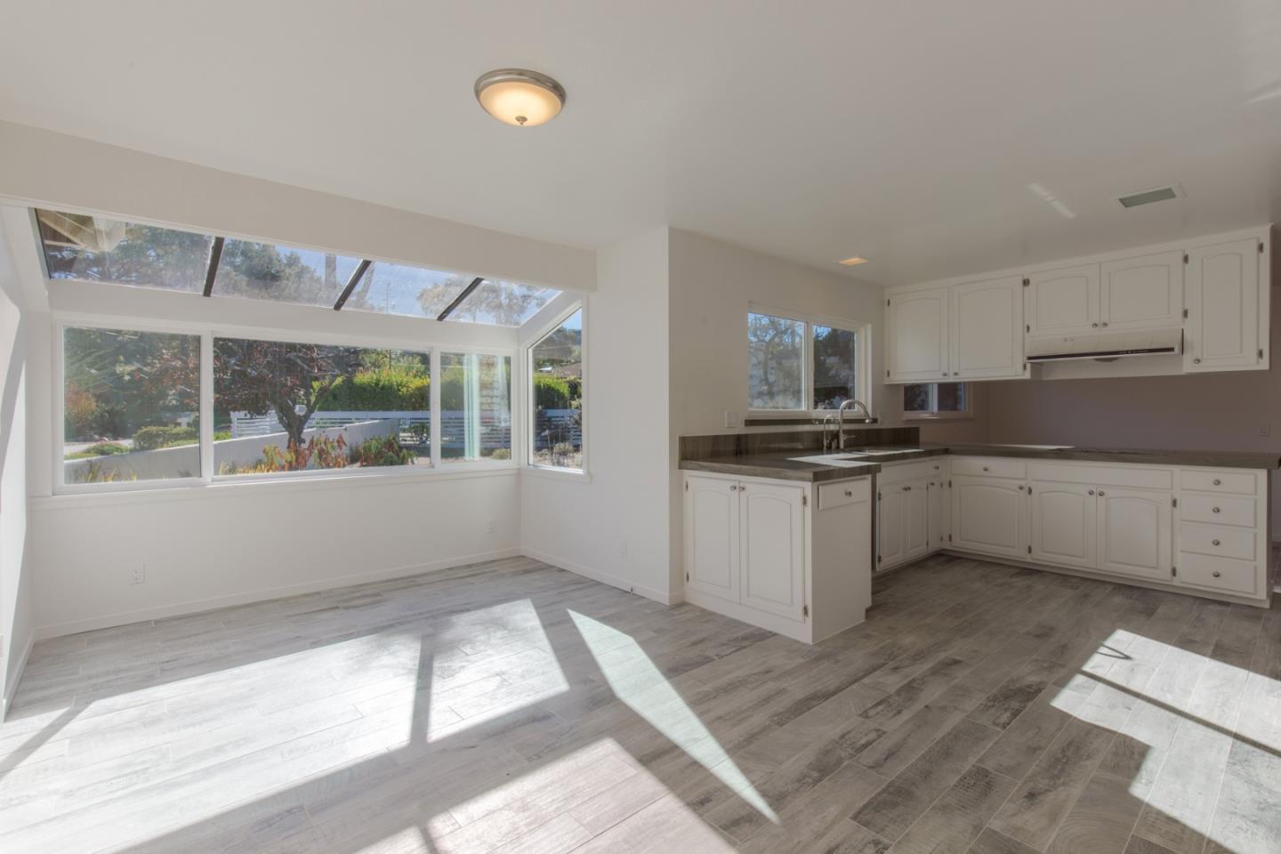 1039 Laurel Ln
