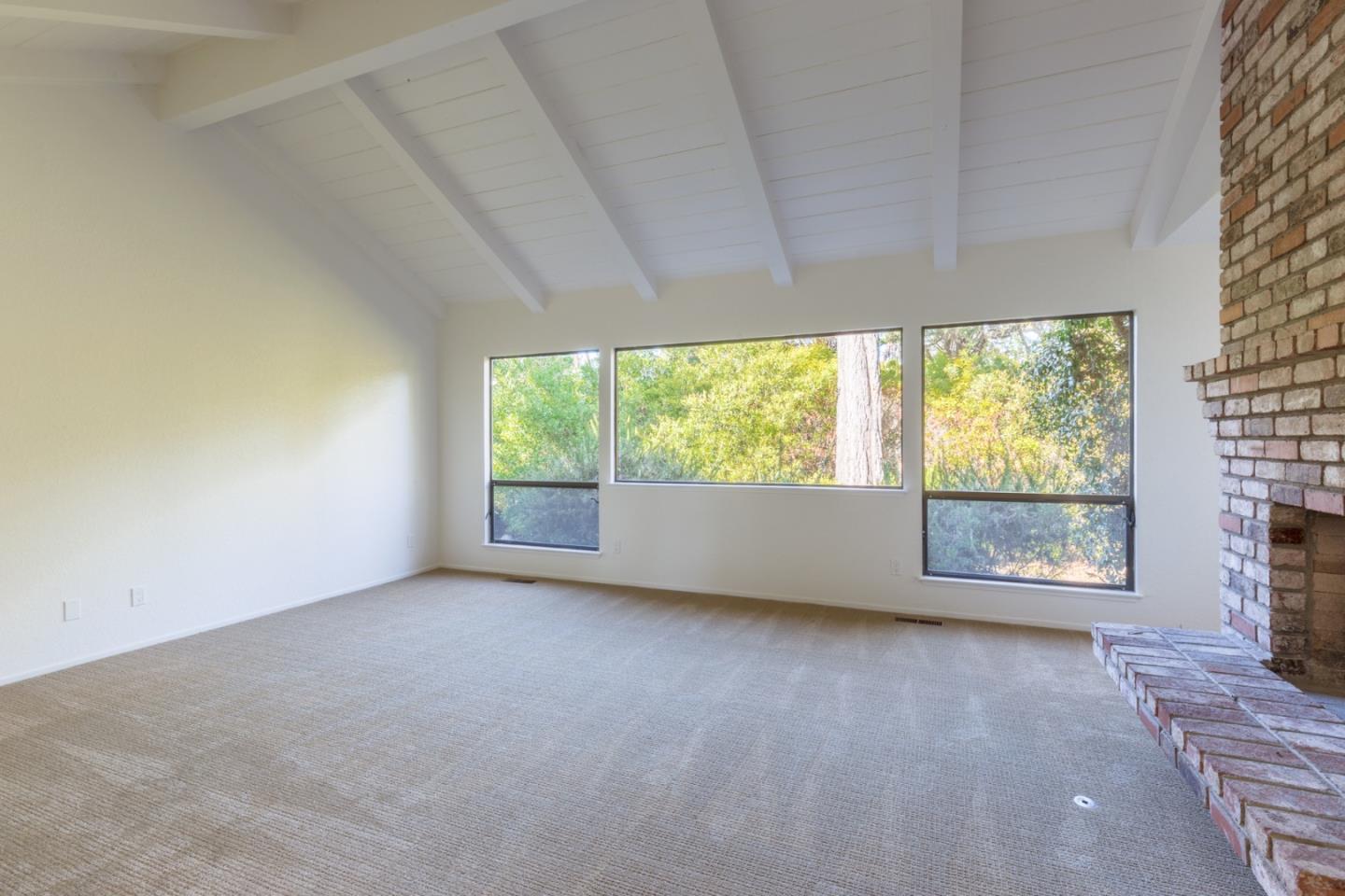 1039 Laurel Ln