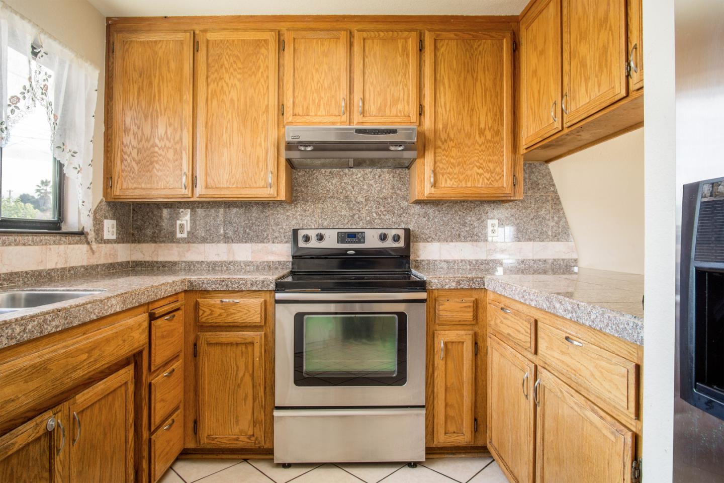1327 Kenneth St