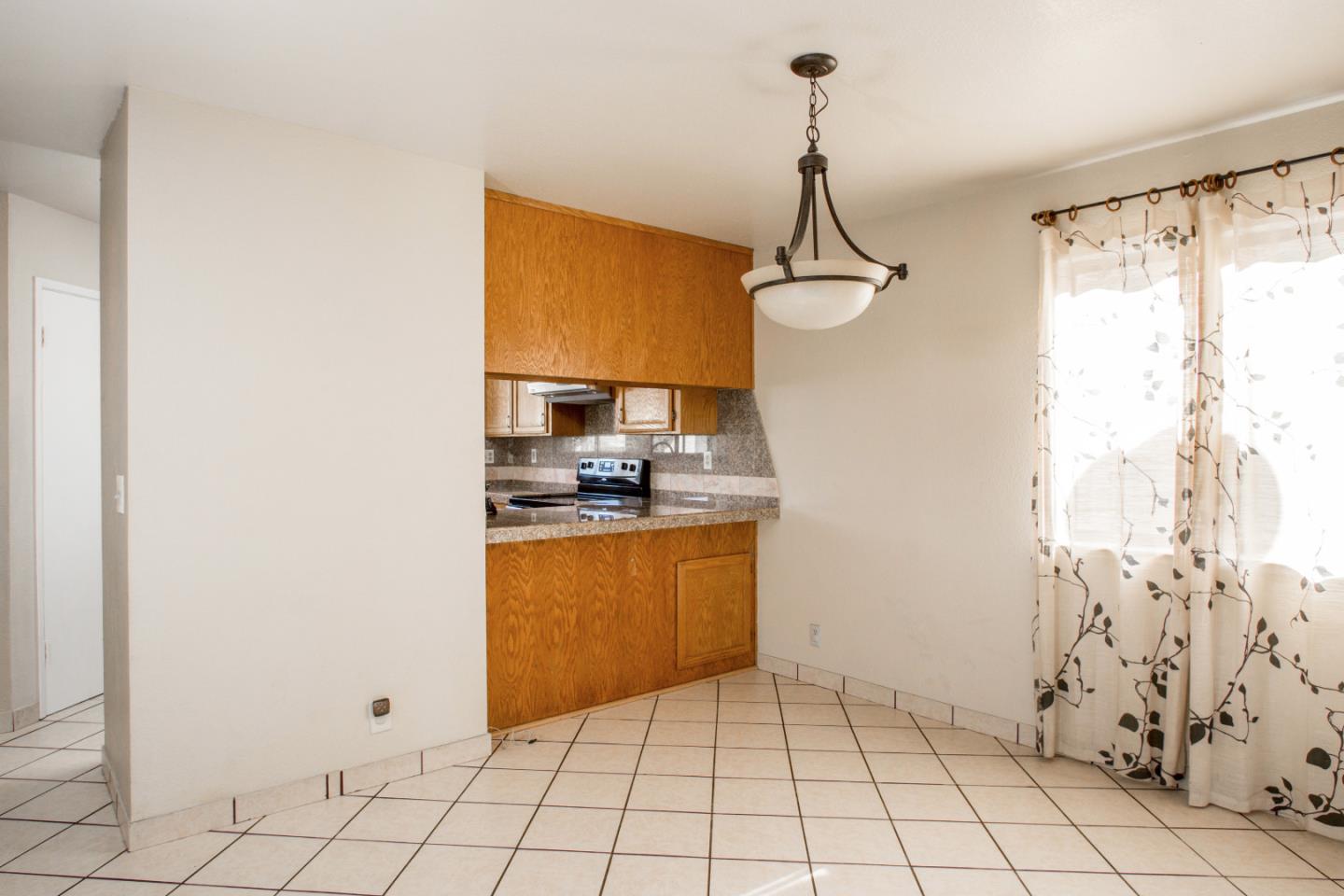 1327 Kenneth St