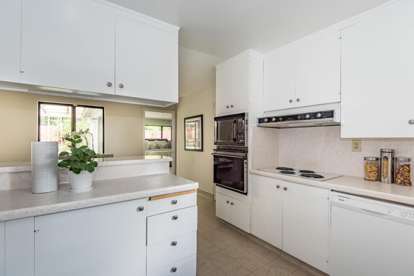 Public Record: 1918 Maddux Dr Redwood City, CA 94061