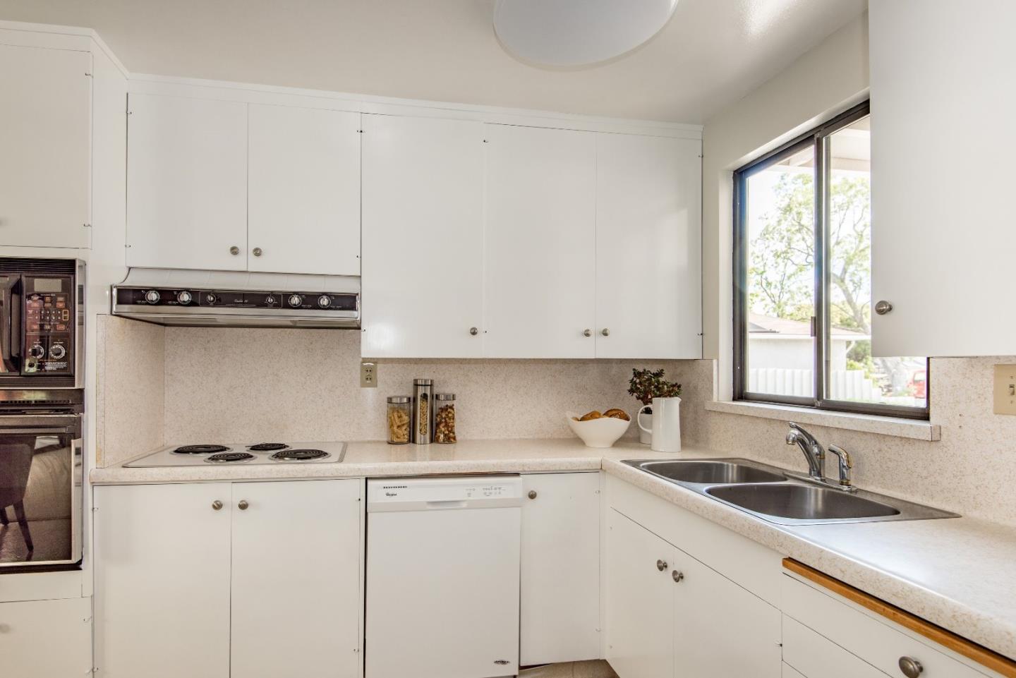 Public Record: 1918 Maddux Dr Redwood City, CA 94061