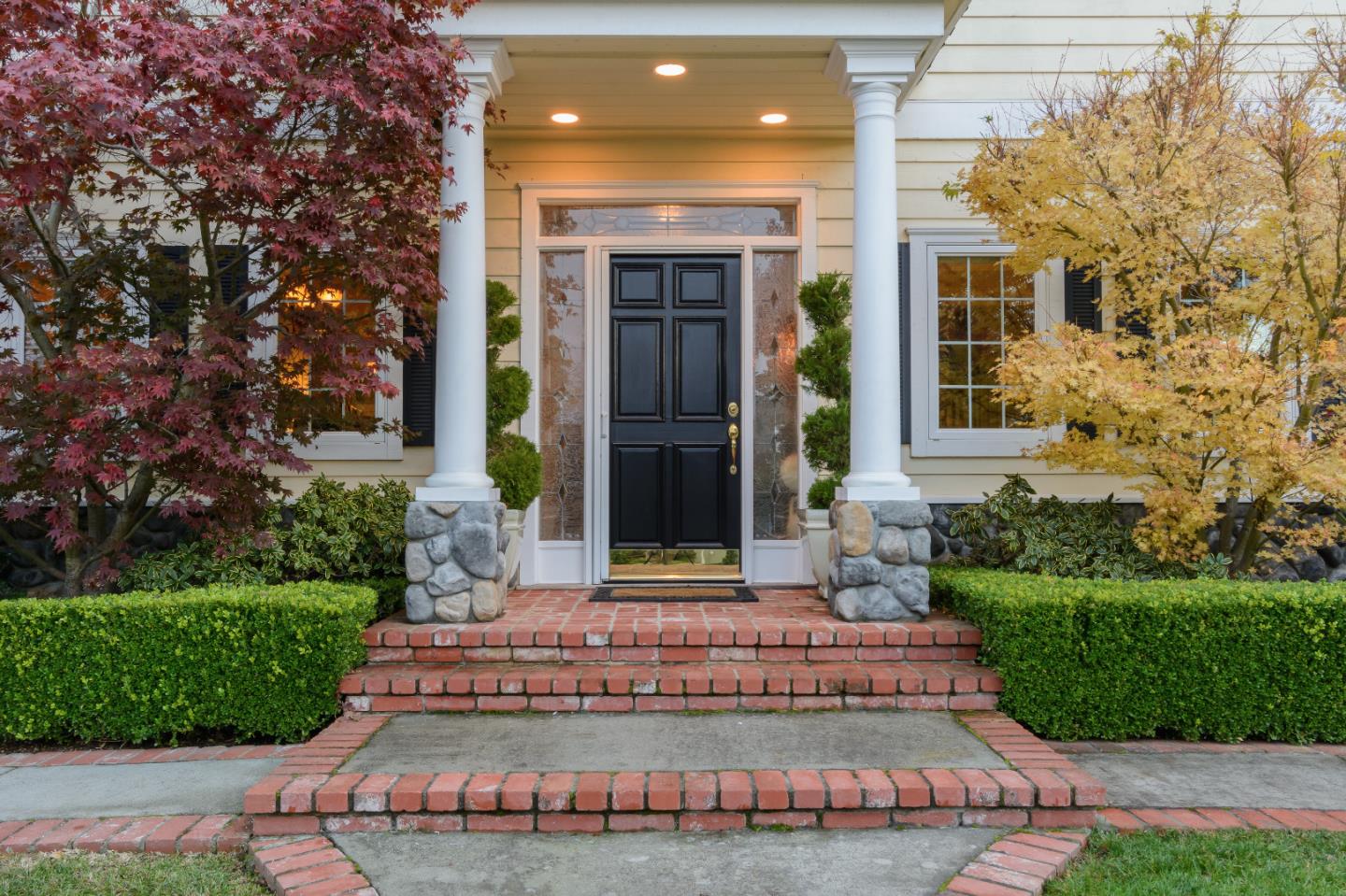 49 W Summit Dr
