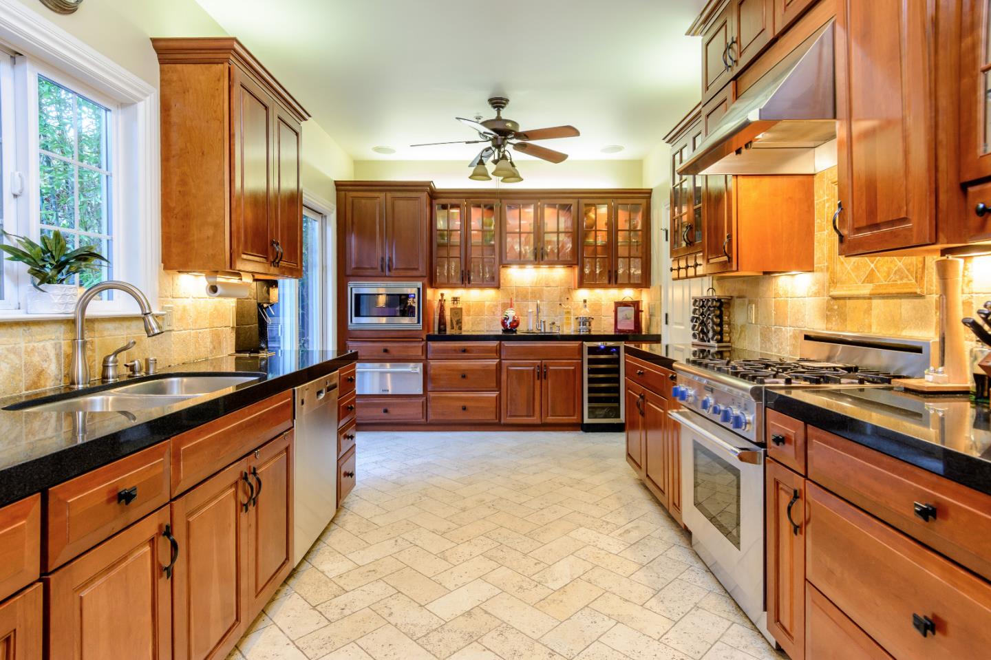 49 W Summit Dr