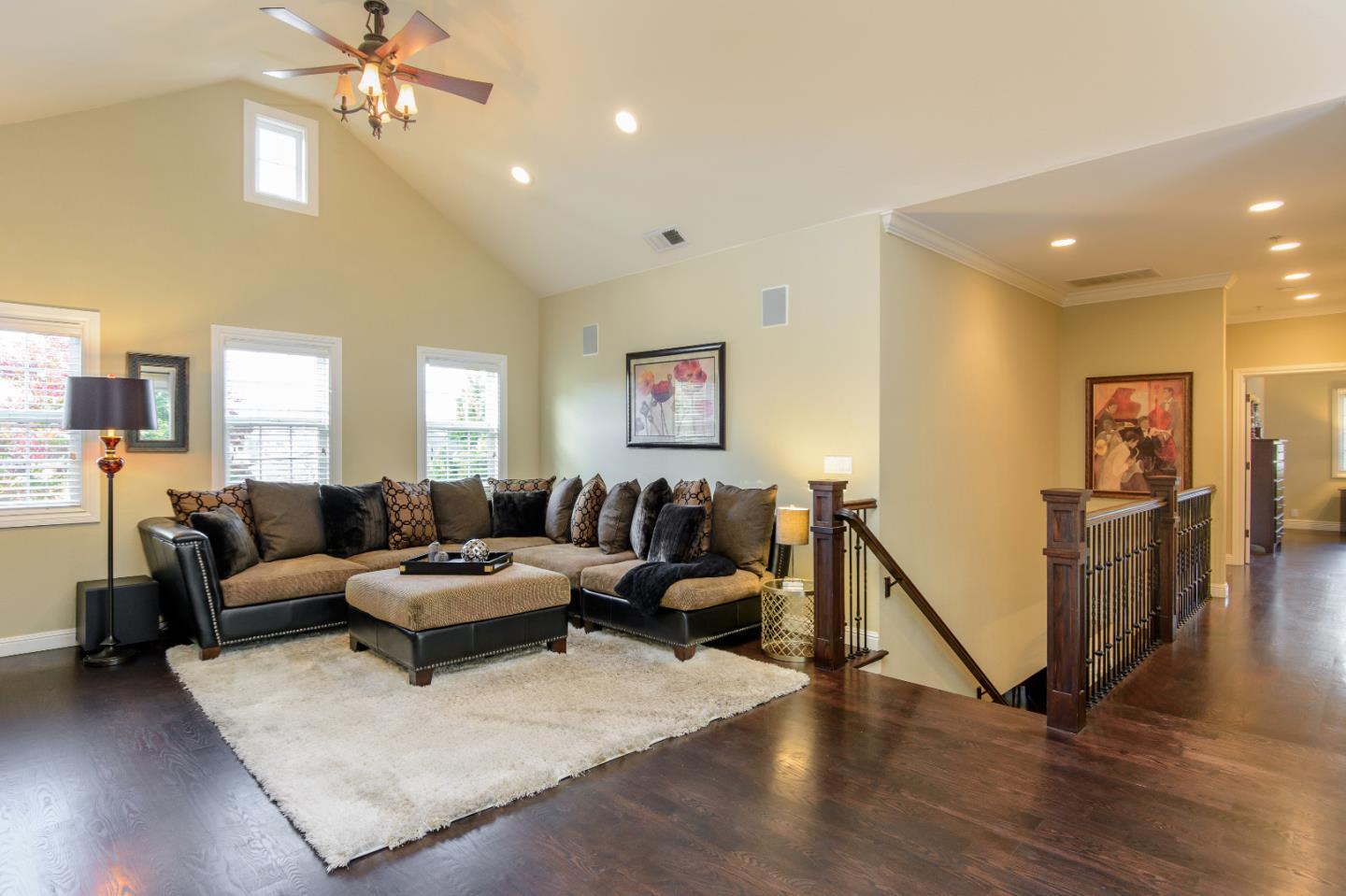 49 W Summit Dr