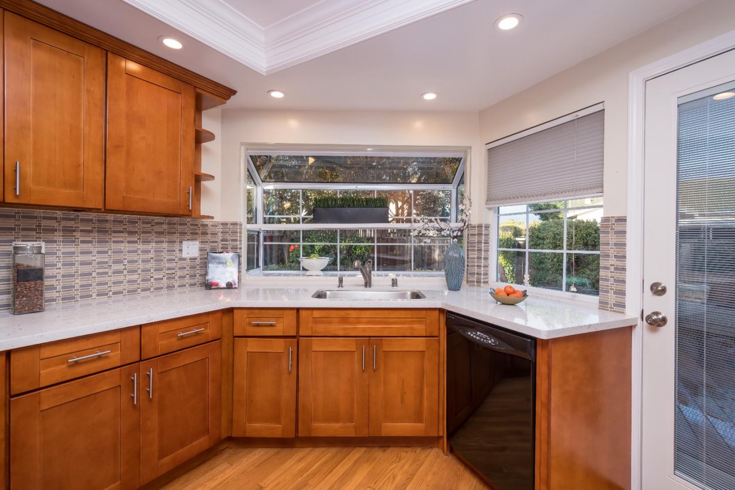 566 Skiff Cir