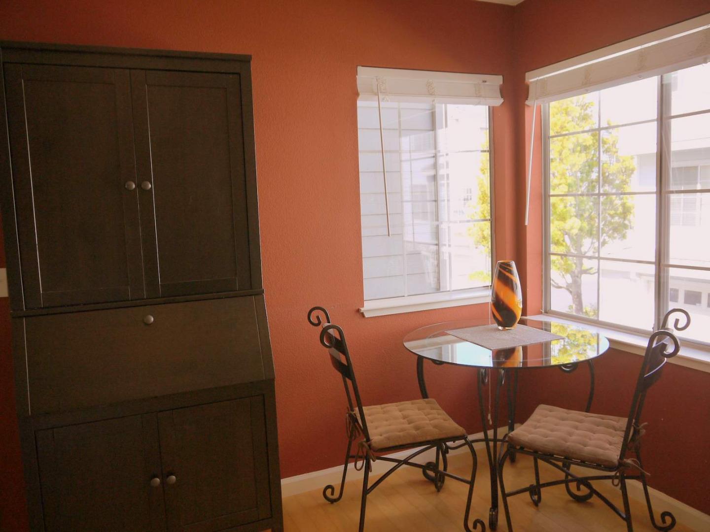 4 Knot Ln, Redwood City CA 94065
