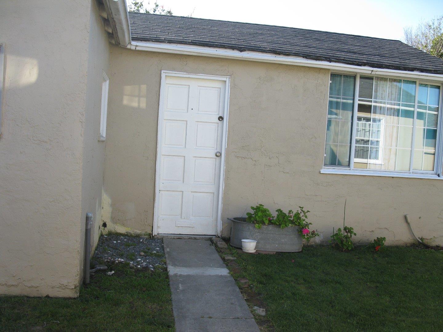 1044 Montgomery
