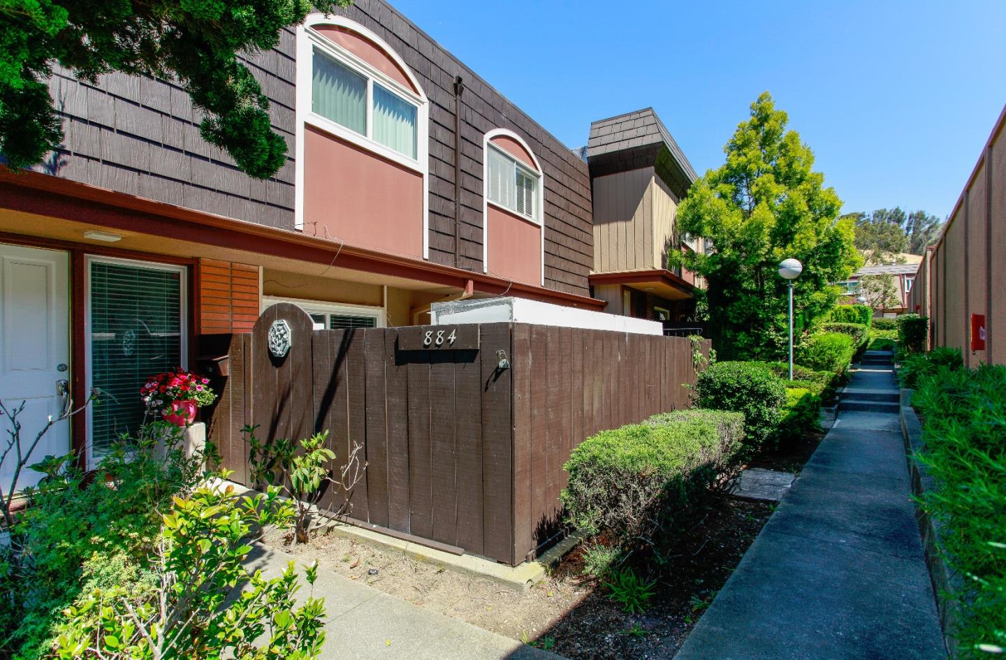 For Sale: 884 Ridge Ct #APT 34 South San Francisco, CA 94080