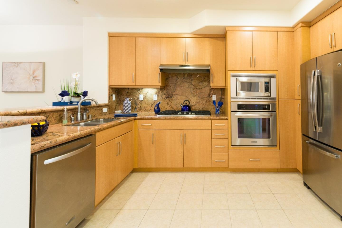 182 Thompson Sq