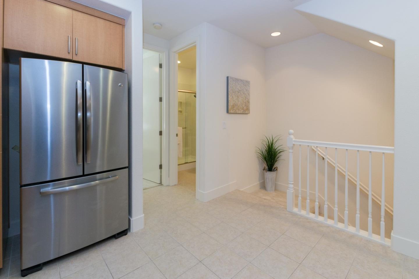 182 Thompson Sq