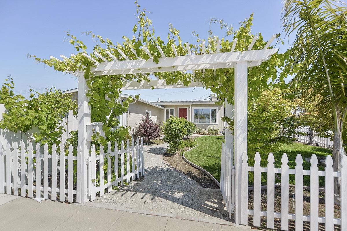 1855 Maxine Ave, San Mateo CA 94401