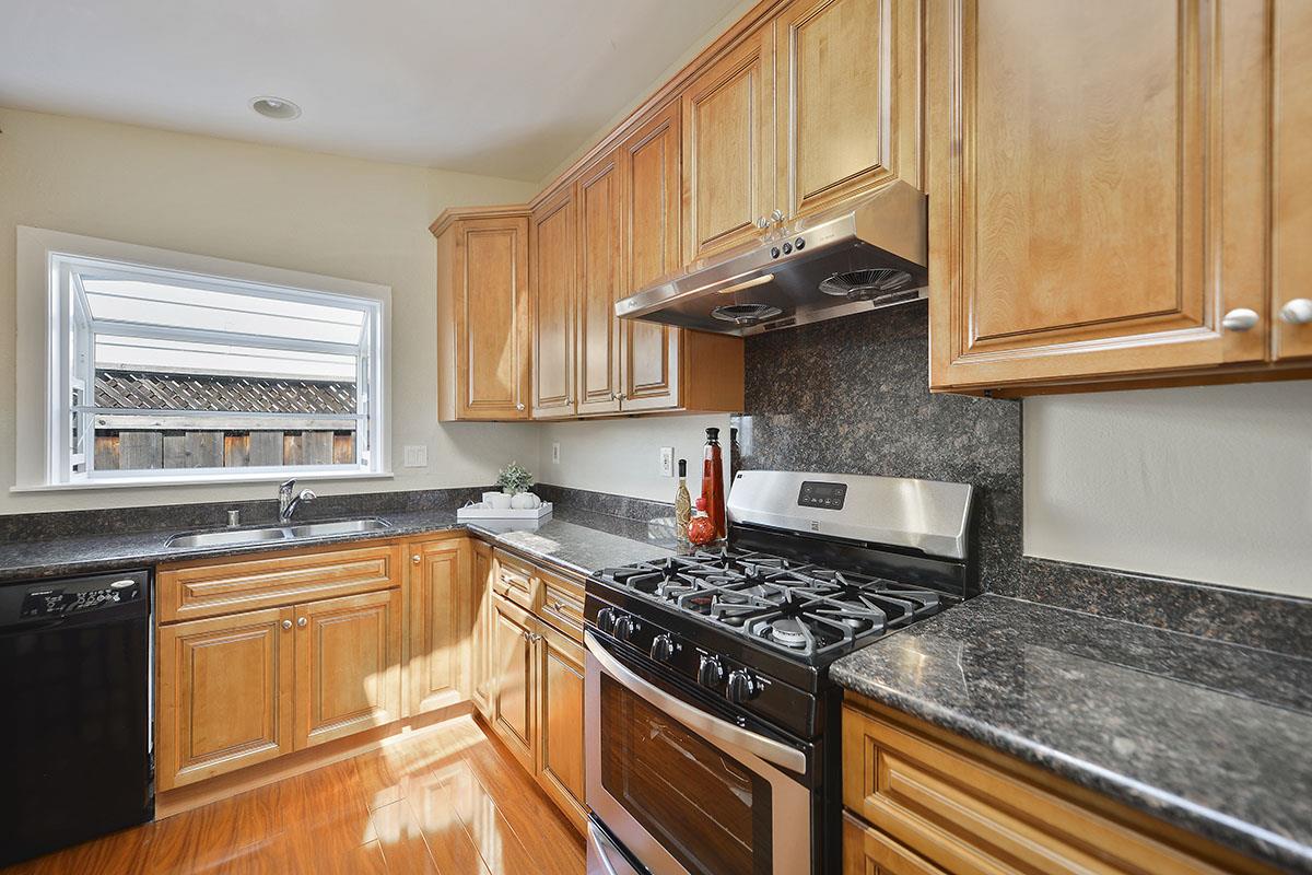 1855 Maxine Ave, San Mateo CA 94401
