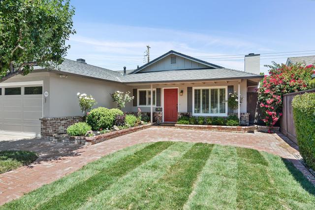 882 Balboa Ln