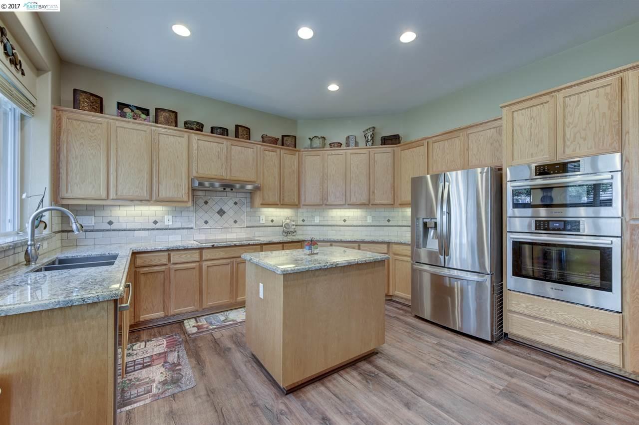 123 Tennyson Ct