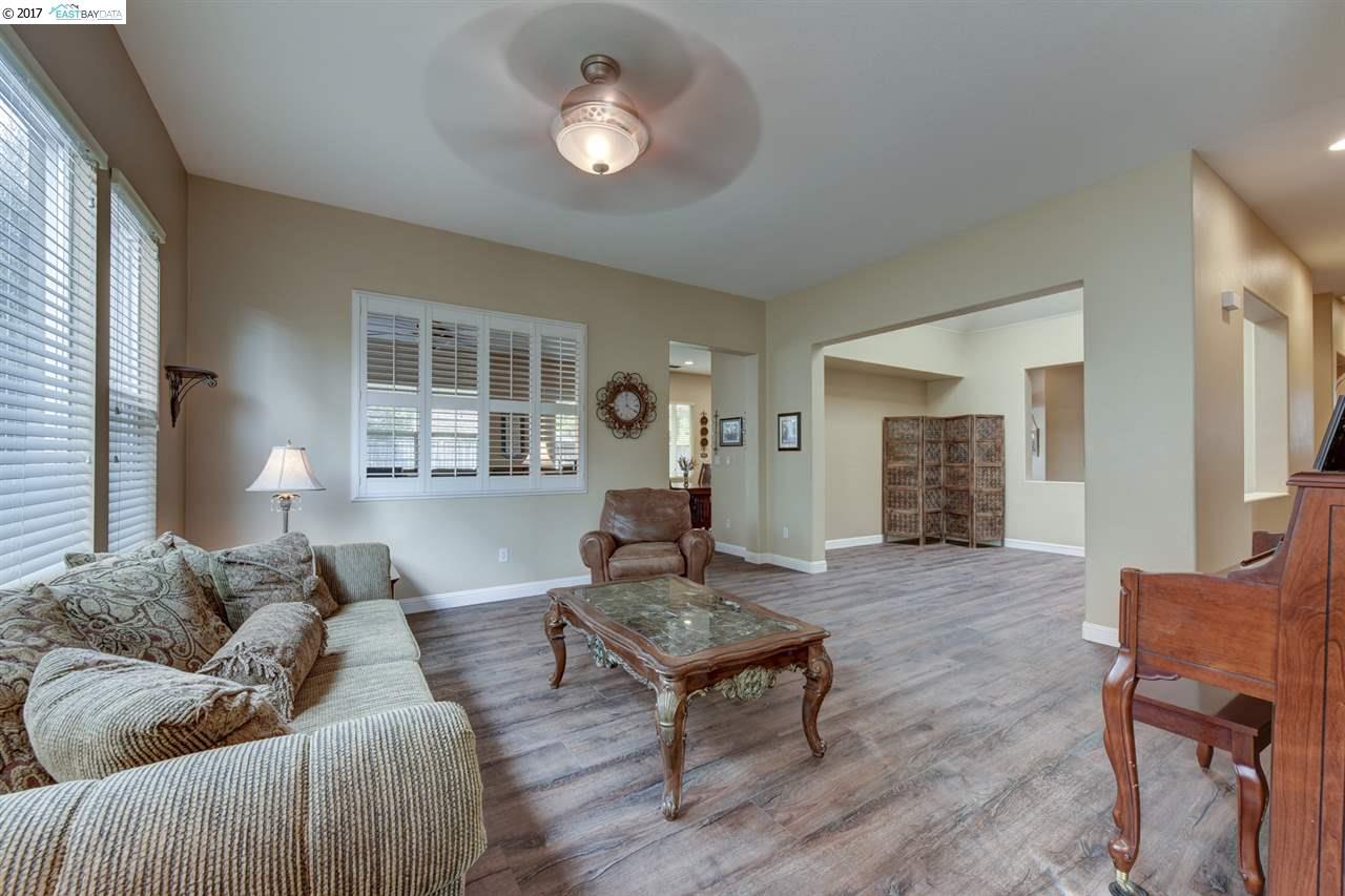 123 Tennyson Ct