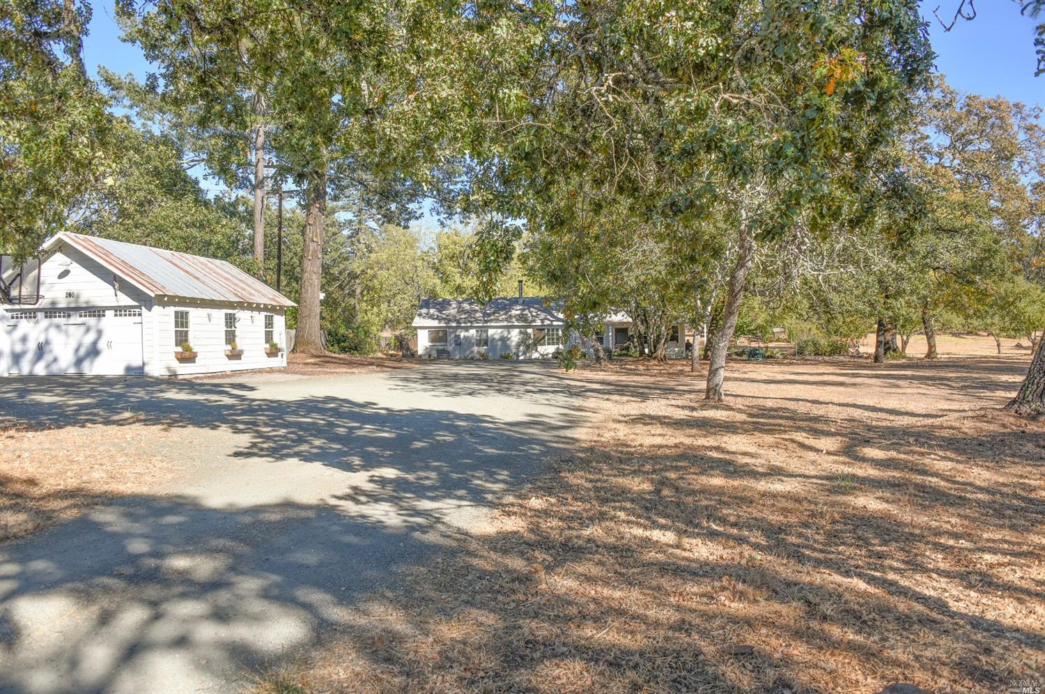 260 White Cottage Rd N