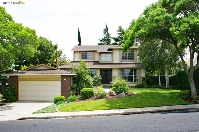 2073 Oakridge Ln