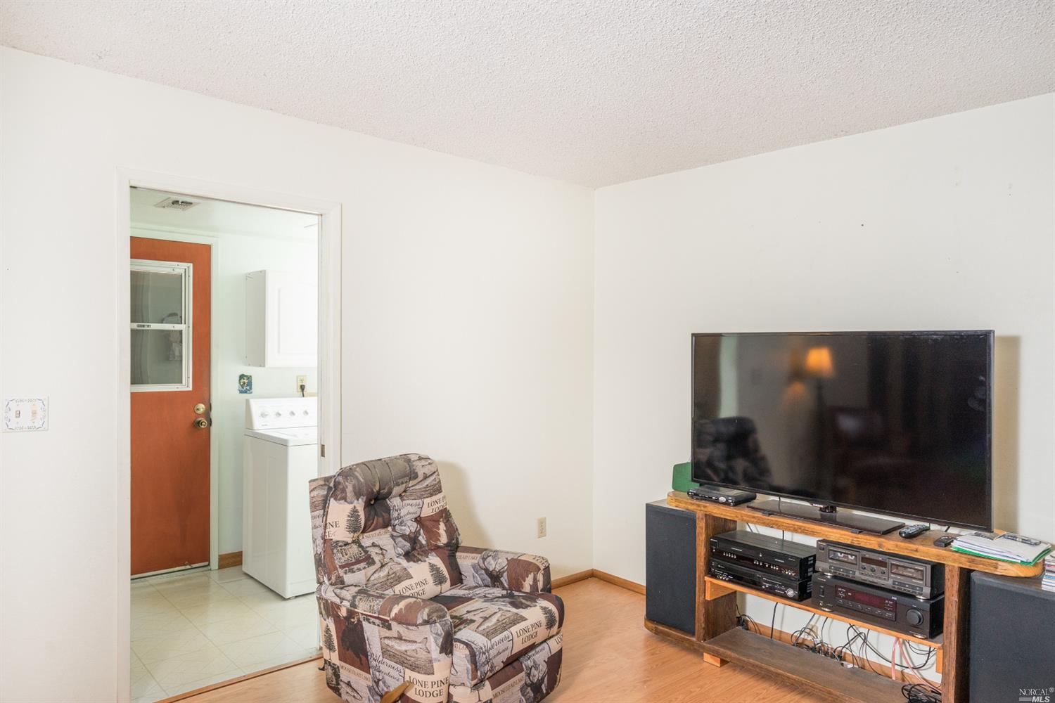 327 Dale Ct
