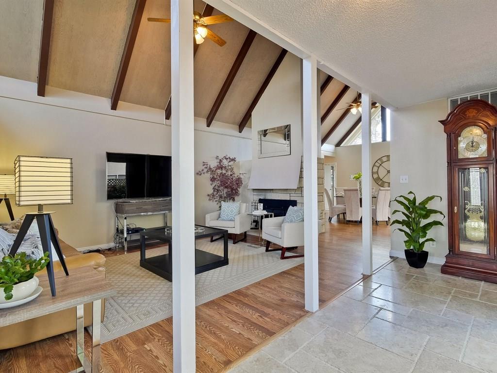 5048 Hyde Park Dr