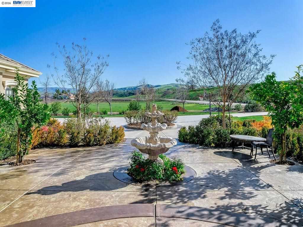 225 E Vallecitos Rd