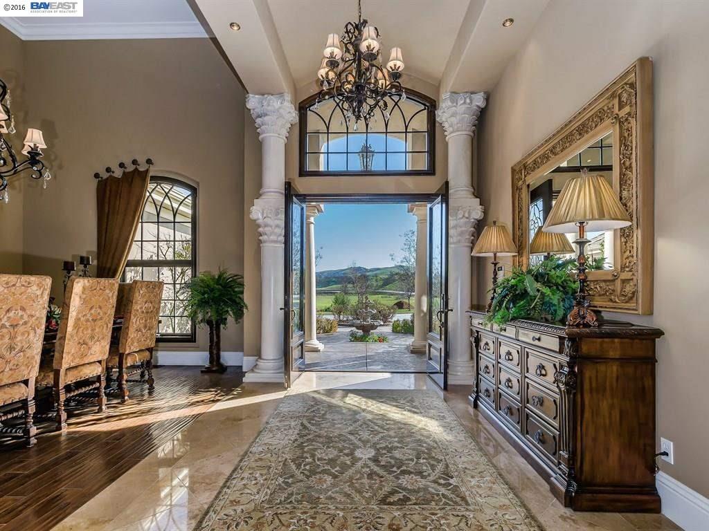 225 E Vallecitos Rd