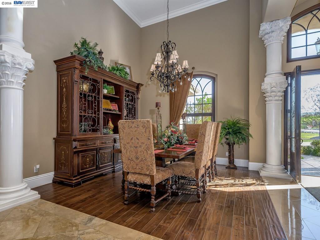 225 E Vallecitos Rd
