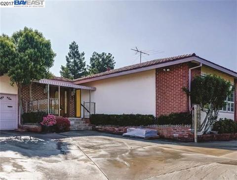 5560 E View Ct