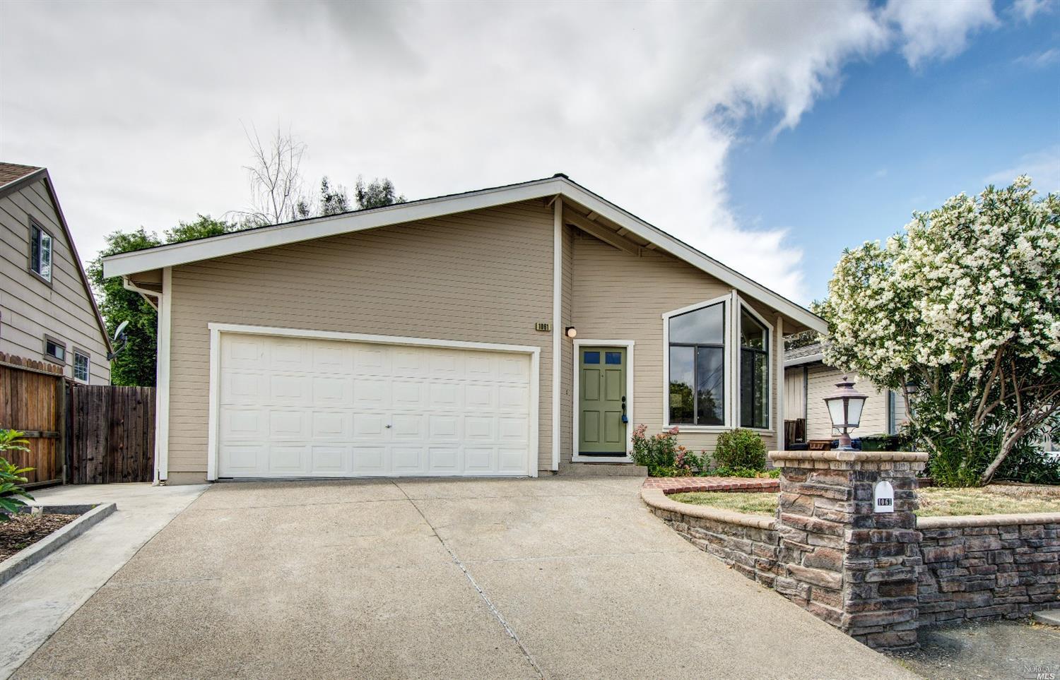 1061 Vine Ave