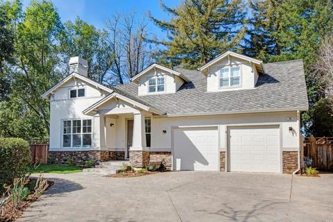 2005 Oak St