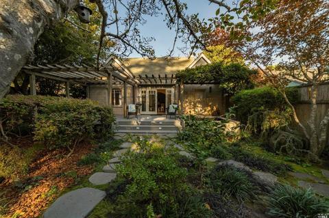 10 Lone Wood Ct