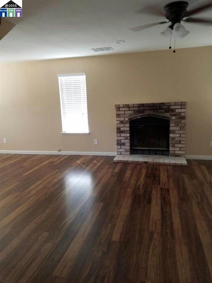 621 Country Ln